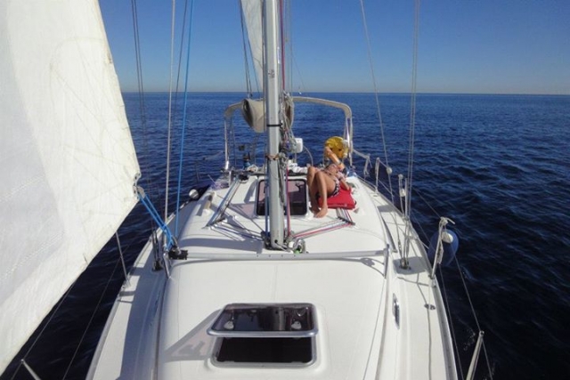 Tomando el sol en el barco